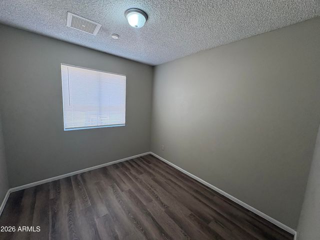 7556 W TURNEY Avenue, Phoenix, AZ 85033