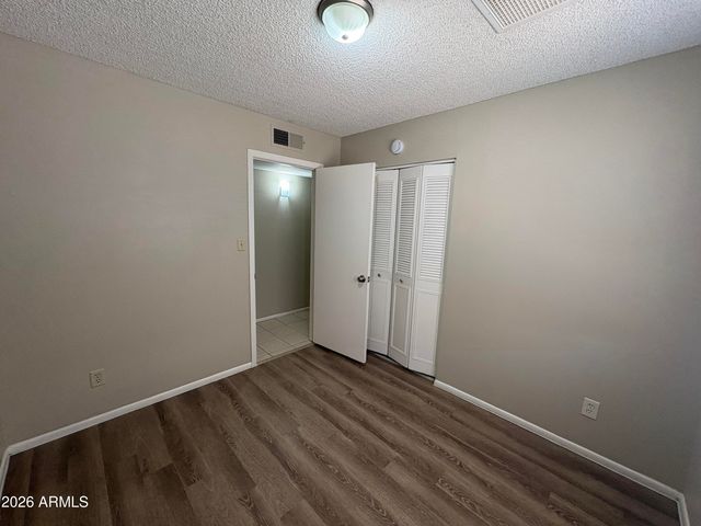 7556 W TURNEY Avenue, Phoenix, AZ 85033