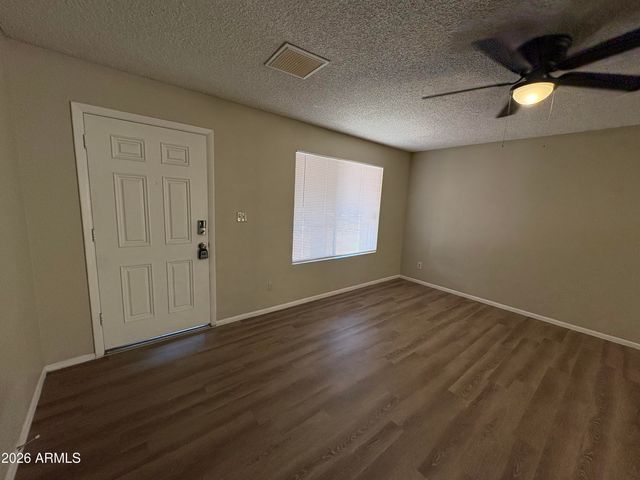 7556 W TURNEY Avenue, Phoenix, AZ 85033