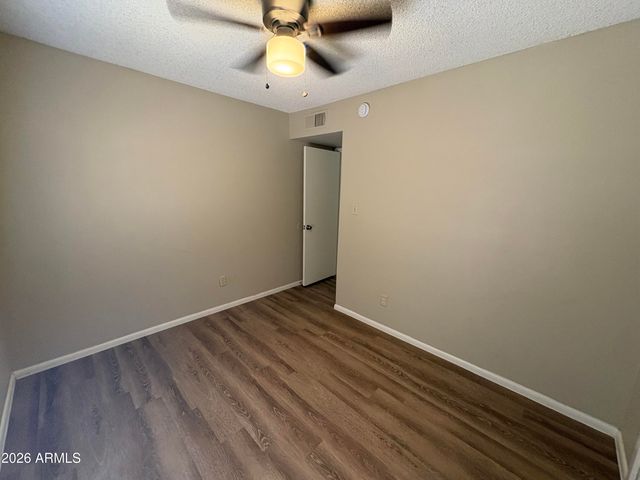 7556 W TURNEY Avenue, Phoenix, AZ 85033