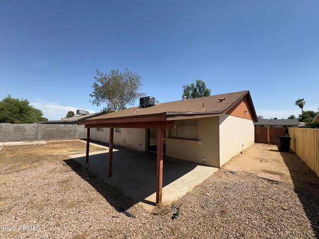 7556 W TURNEY Avenue, Phoenix, AZ 85033