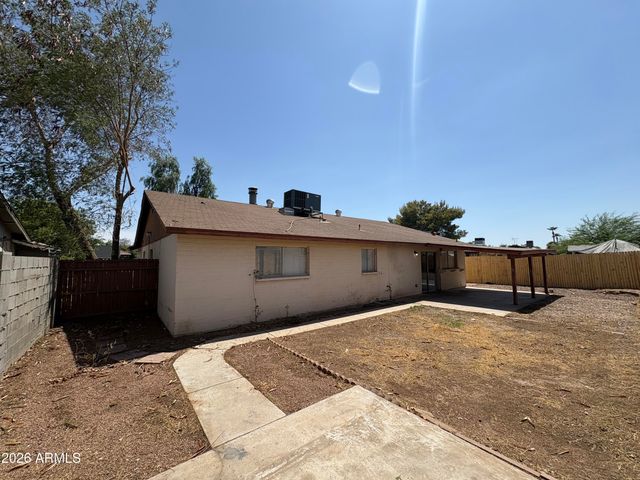 7556 W TURNEY Avenue, Phoenix, AZ 85033