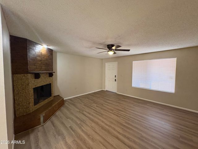 7556 W TURNEY Avenue, Phoenix, AZ 85033