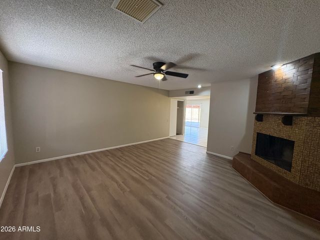 7556 W TURNEY Avenue, Phoenix, AZ 85033