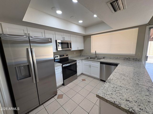 7556 W TURNEY Avenue, Phoenix, AZ 85033