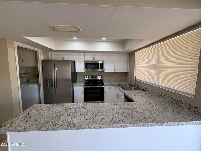 7556 W TURNEY Avenue, Phoenix, AZ 85033