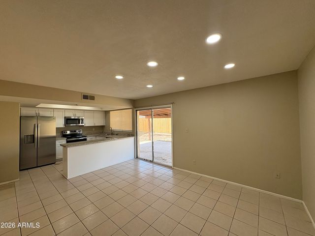 7556 W TURNEY Avenue, Phoenix, AZ 85033