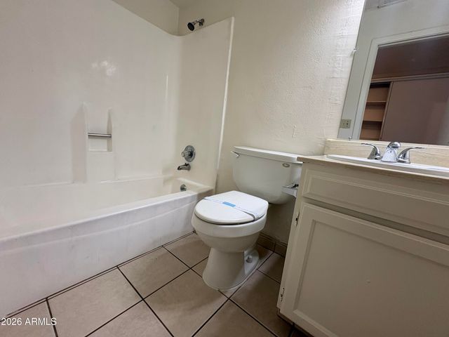 7556 W TURNEY Avenue, Phoenix, AZ 85033