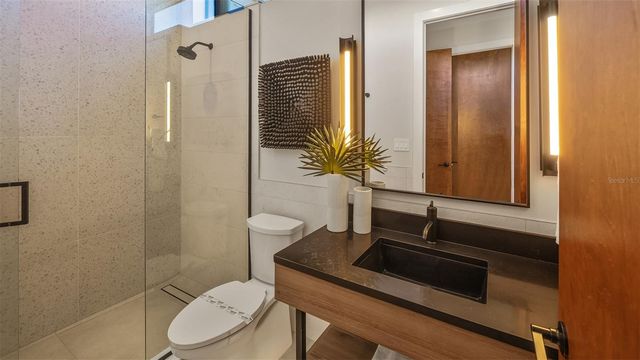 5507 CALLE DEL INVIERNO, Sarasota, FL 34242