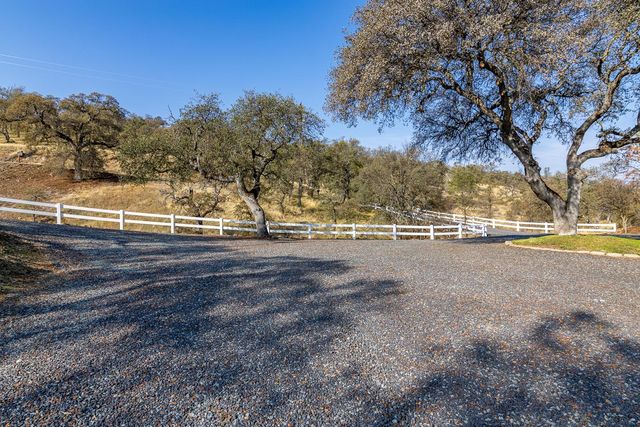 2155 El Faro Way, La Grange, CA 95329