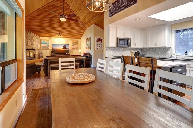 17704 Rogue Lane, Sunriver, OR 97707