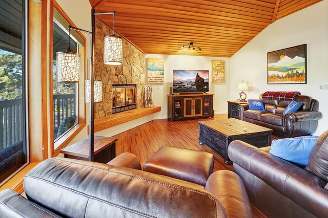 17704 Rogue Lane, Sunriver, OR 97707