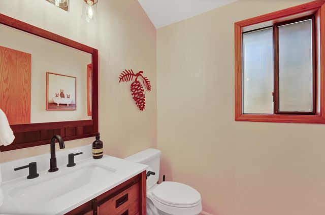 17704 Rogue Lane, Sunriver, OR 97707