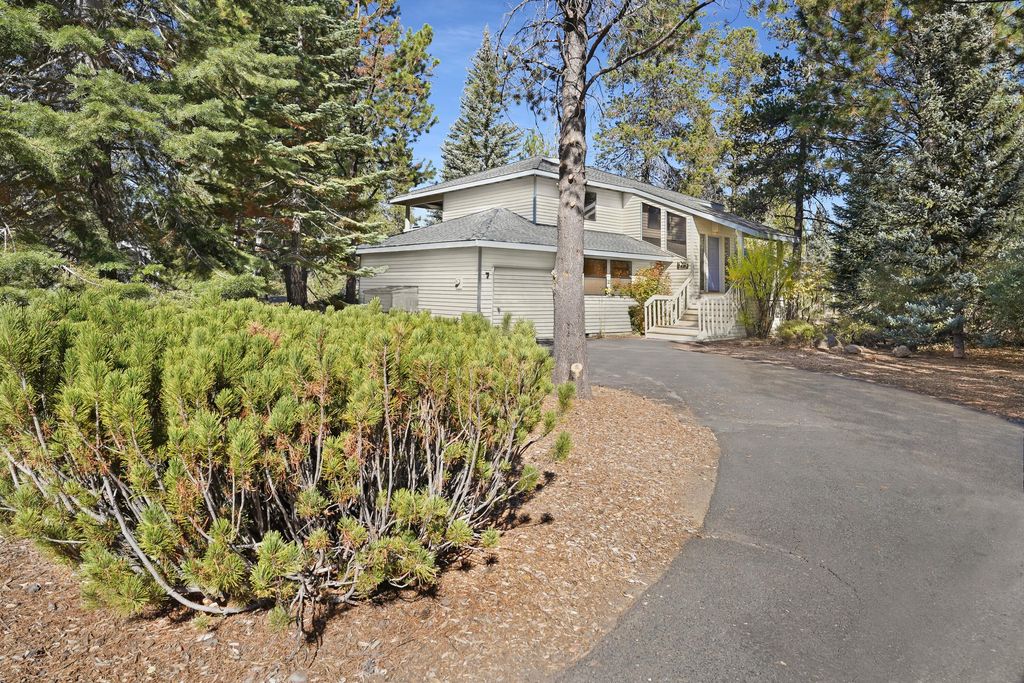 17704 Rogue Lane, Sunriver, OR 97707