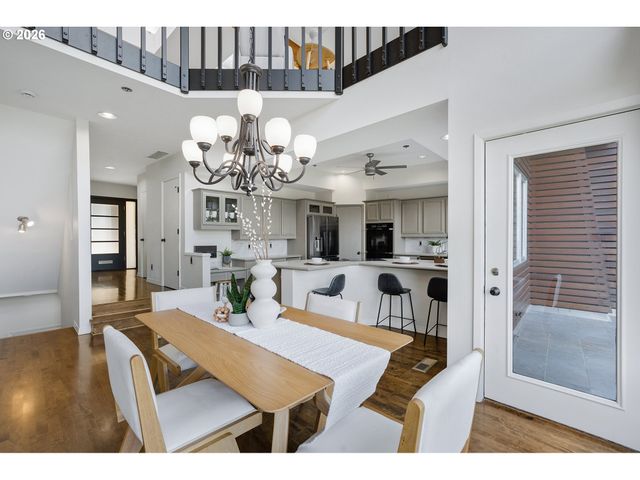 2206 Sw HOFFMAN Ave, Portland, OR 97201