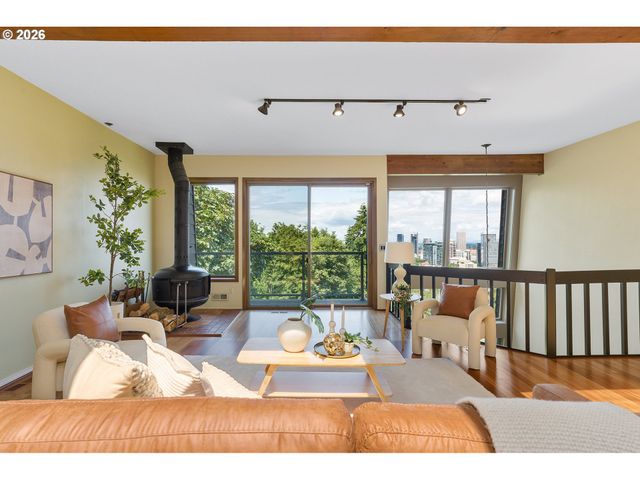 2206 Sw HOFFMAN Ave, Portland, OR 97201