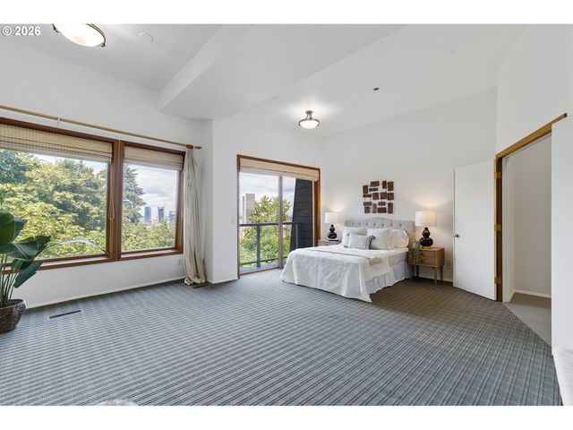 2206 Sw HOFFMAN Ave, Portland, OR 97201