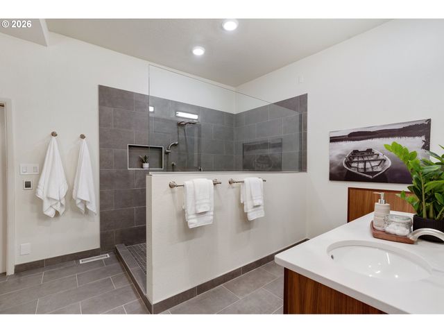 2206 Sw HOFFMAN Ave, Portland, OR 97201