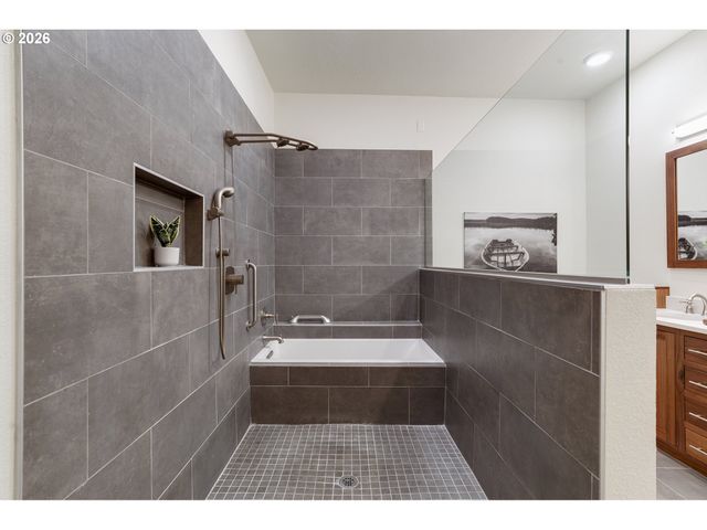 2206 Sw HOFFMAN Ave, Portland, OR 97201