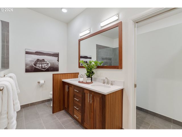 2206 Sw HOFFMAN Ave, Portland, OR 97201