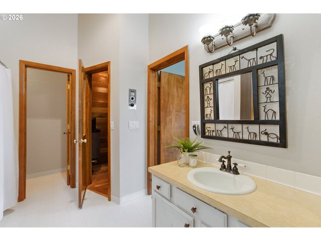 2206 Sw HOFFMAN Ave, Portland, OR 97201