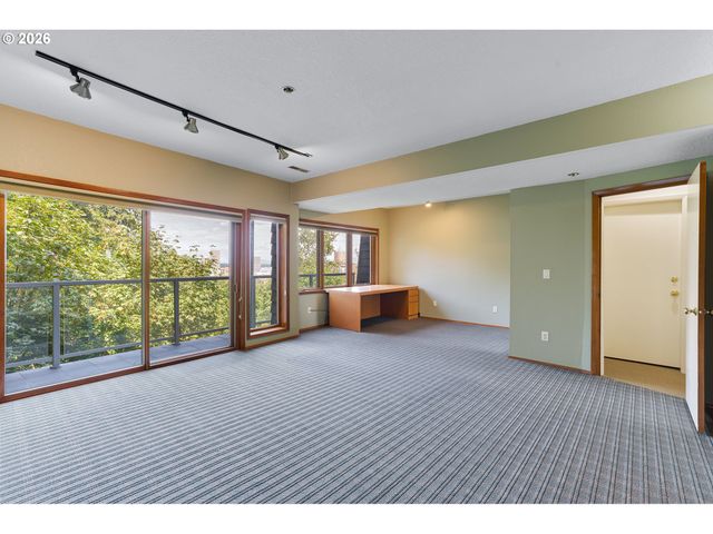 2206 Sw HOFFMAN Ave, Portland, OR 97201