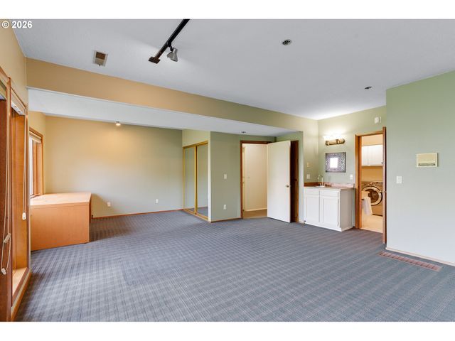 2206 Sw HOFFMAN Ave, Portland, OR 97201