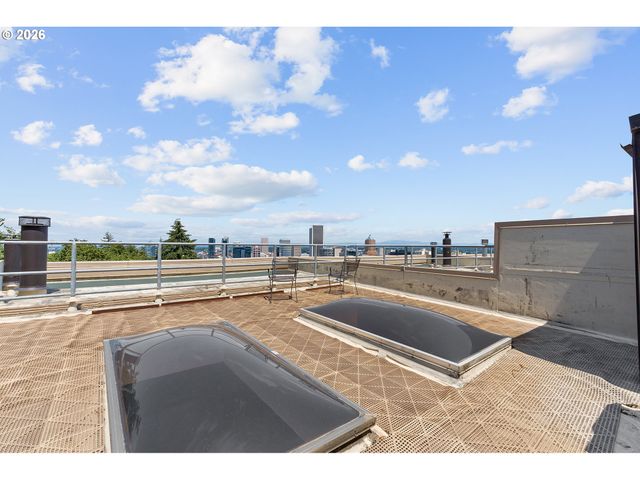 2206 Sw HOFFMAN Ave, Portland, OR 97201