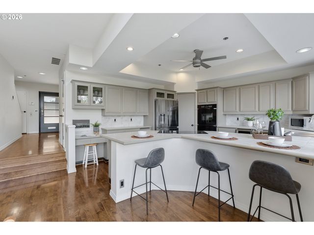 2206 Sw HOFFMAN Ave, Portland, OR 97201