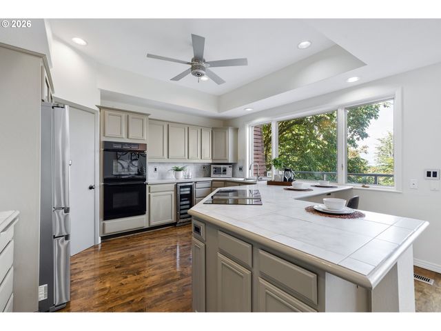 2206 Sw HOFFMAN Ave, Portland, OR 97201