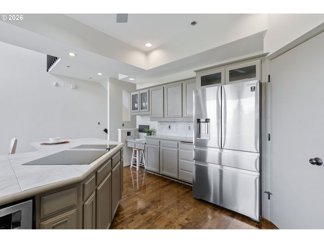 2206 Sw HOFFMAN Ave, Portland, OR 97201