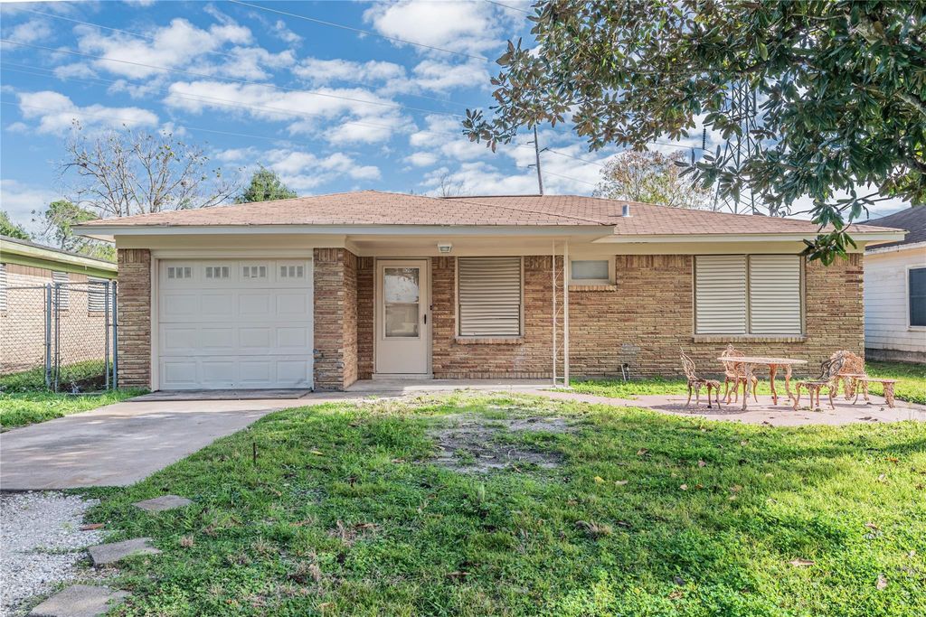 124 N Washington Street, Texas City, TX 77591