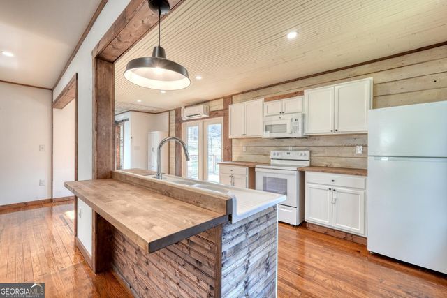 734 Bell Creek Road, Hiawassee, GA 30546