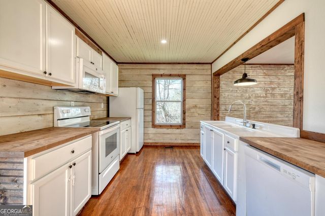 734 Bell Creek Road, Hiawassee, GA 30546