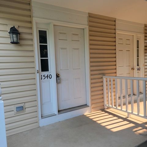 1540 Hickory Road 1540, Woodstock, IL 60098