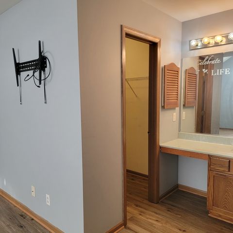 1540 Hickory Road 1540, Woodstock, IL 60098