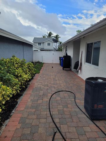 9651 SW 9th Court, Pembroke Pines, FL 33025