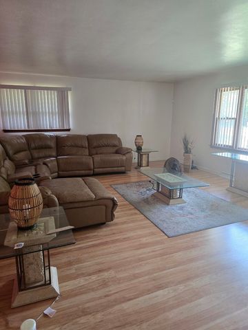 2916 School Street, Rockford, IL 61101