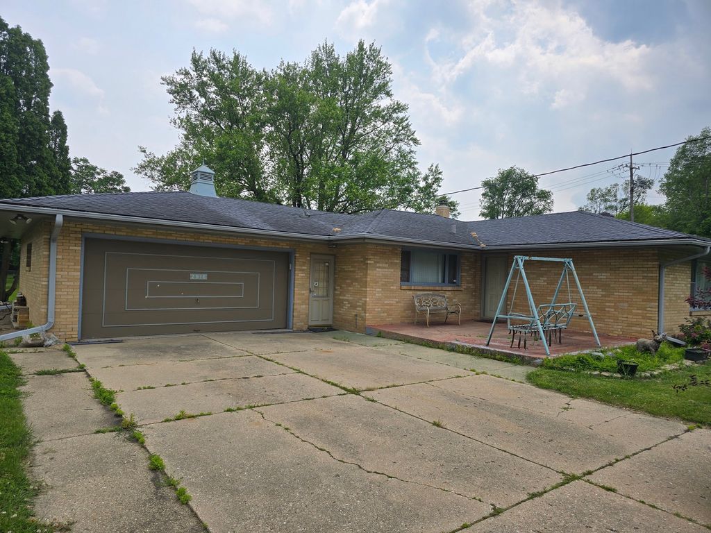 2916 School Street, Rockford, IL 61101