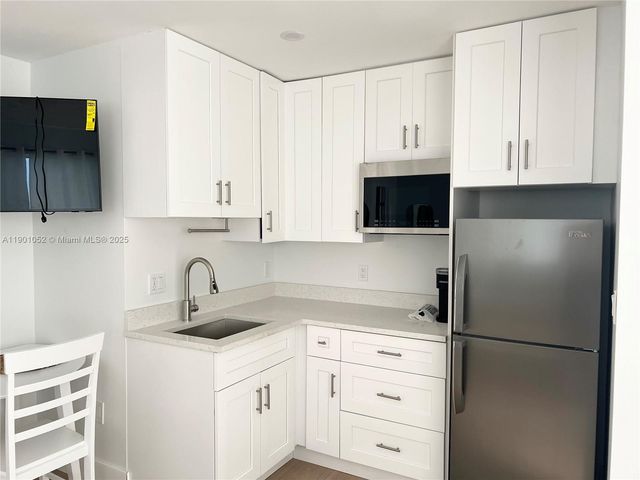 312 Elm St, Hollywood, FL 33019