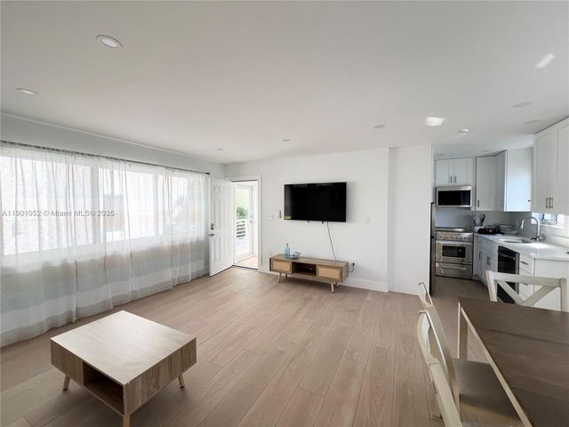 312 Elm St, Hollywood, FL 33019