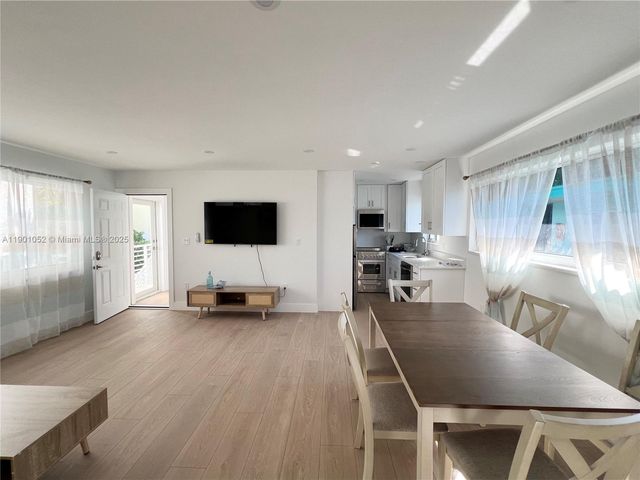 312 Elm St, Hollywood, FL 33019