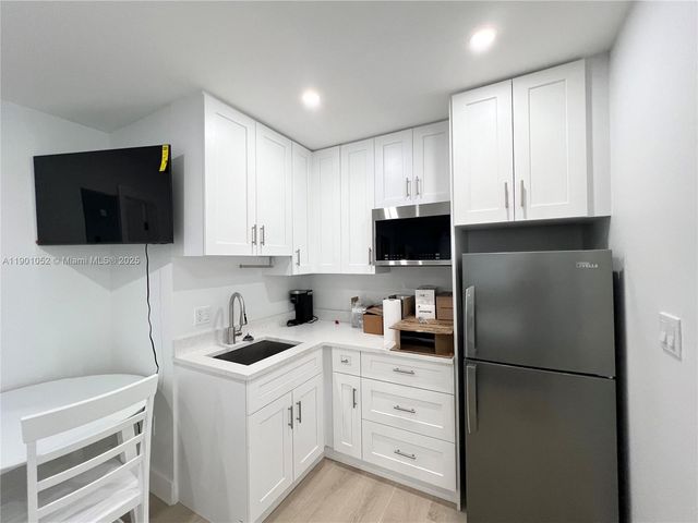 312 Elm St, Hollywood, FL 33019