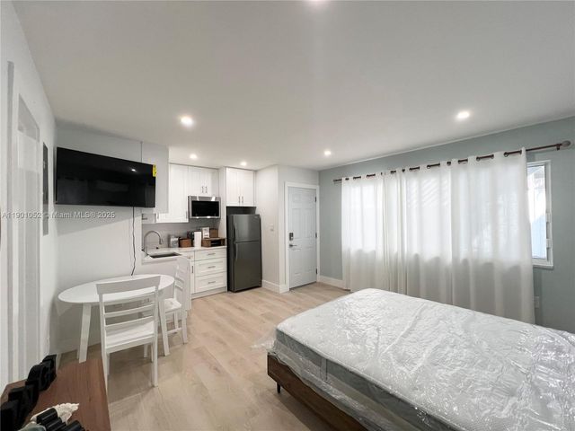 312 Elm St, Hollywood, FL 33019