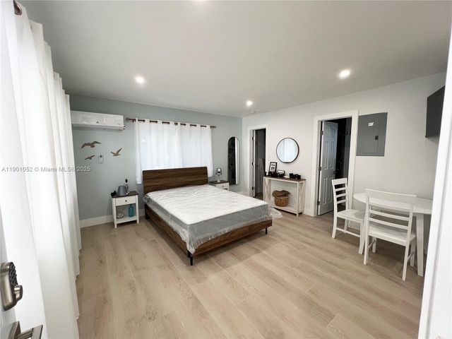 312 Elm St, Hollywood, FL 33019