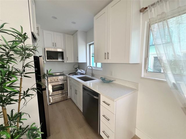 312 Elm St, Hollywood, FL 33019