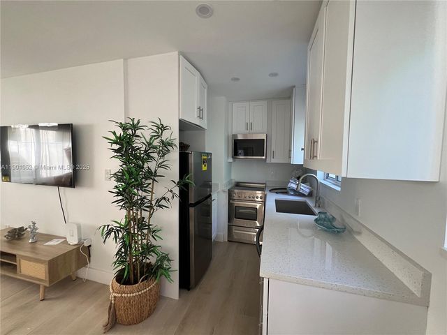 312 Elm St, Hollywood, FL 33019