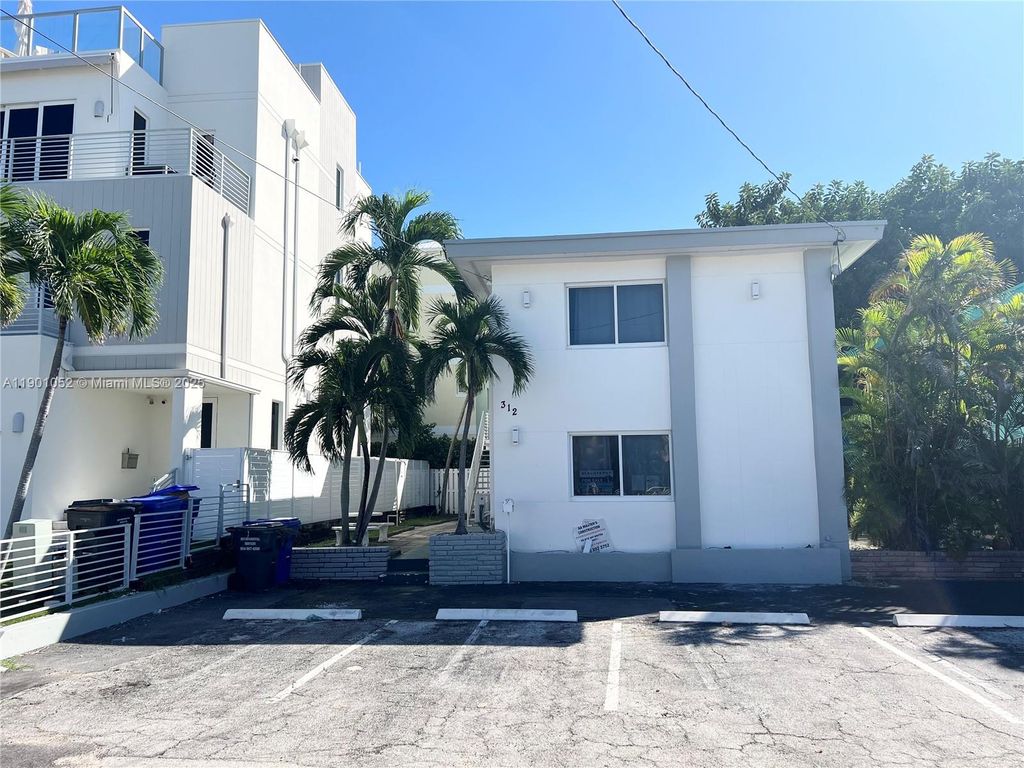 312 Elm St, Hollywood, FL 33019