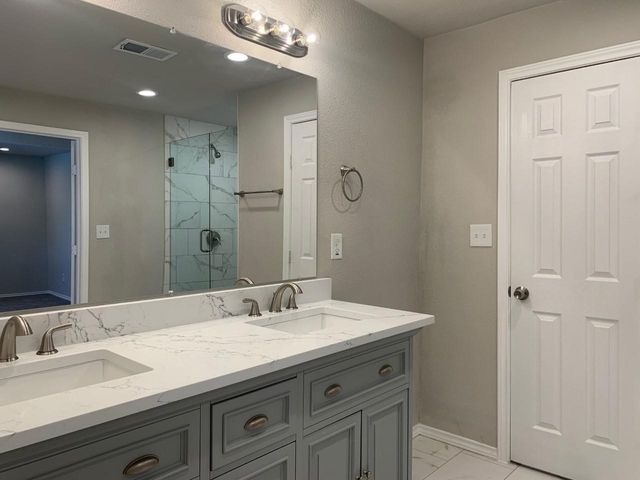 712 N Barrett Avenue, Denison, TX 75020