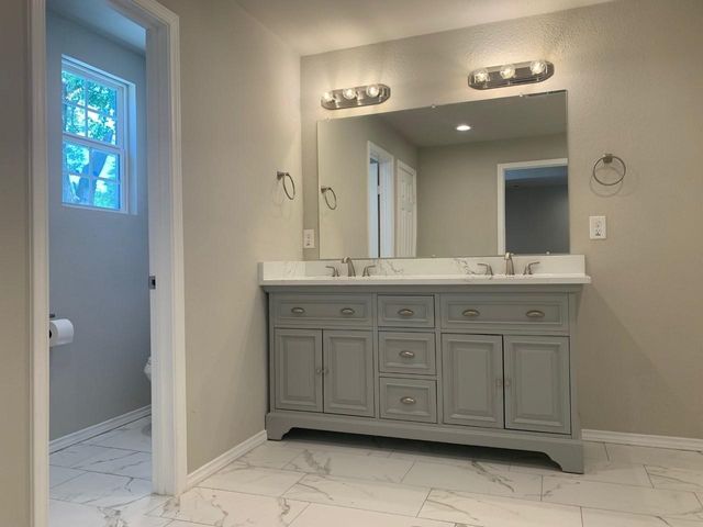 712 N Barrett Avenue, Denison, TX 75020
